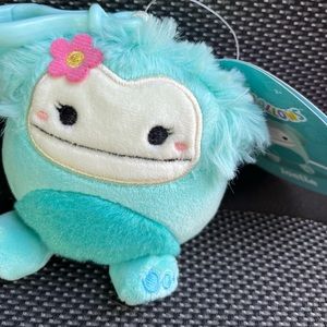 💙NEW Joelle The Bigfoot clip squishmallow